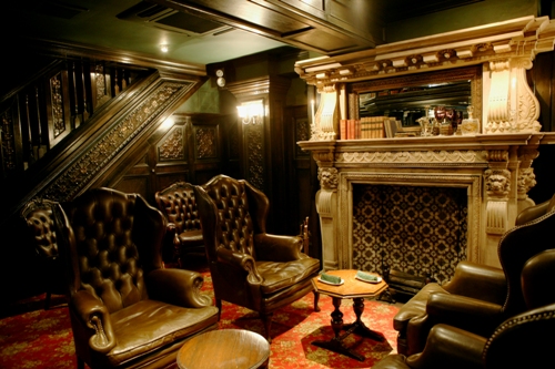 六本木・オトナのためのシガーバー Ne Plus Ultra（ネ プラス ウルトラ